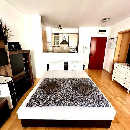 City Center Apartment With Balcony Budapest Eksteriør bilde