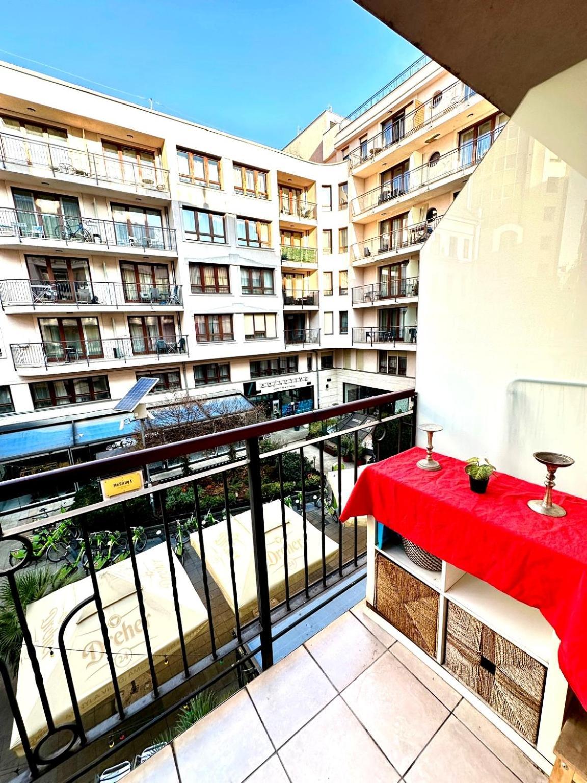 City Center Apartment With Balcony Budapest Eksteriør bilde