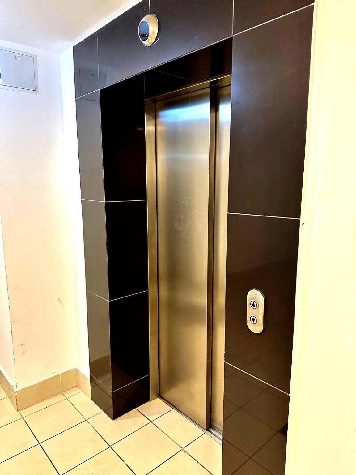 City Center Apartment With Balcony Budapest Eksteriør bilde