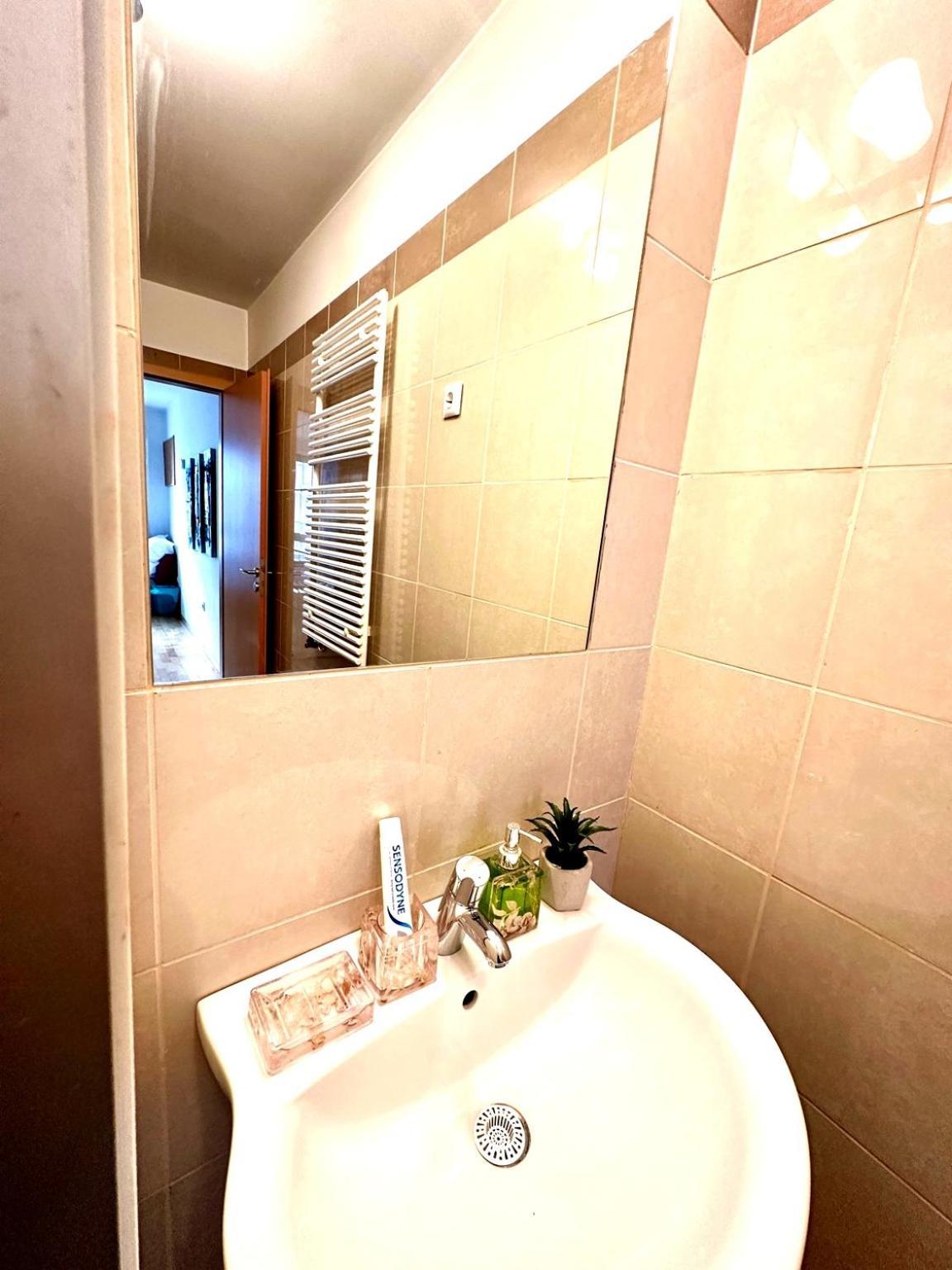 City Center Apartment With Balcony Budapest Eksteriør bilde